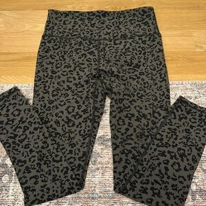 Good condition cheetah print Athleta leggings